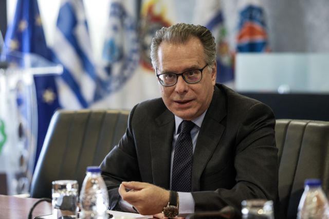 Κουμουτσάκος : Παραλάβαμε 75.000 εκκρεμείς αιτήσεις ασύλου