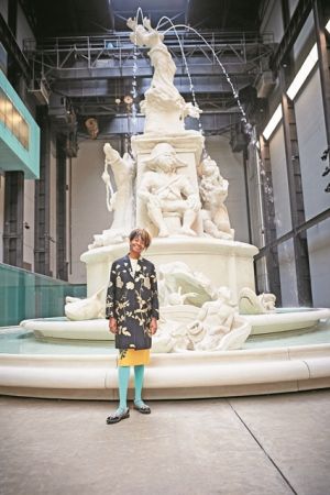 «Αντιρατσιστικό» σιντριβάνι στην Tate