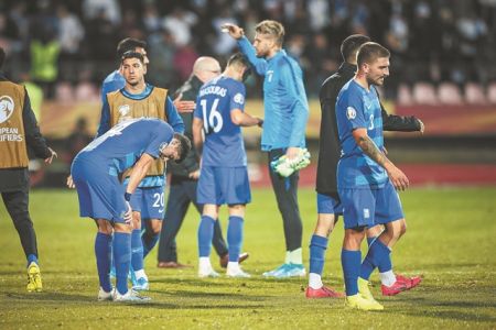 Ενας ατελείωτος κατήφορος