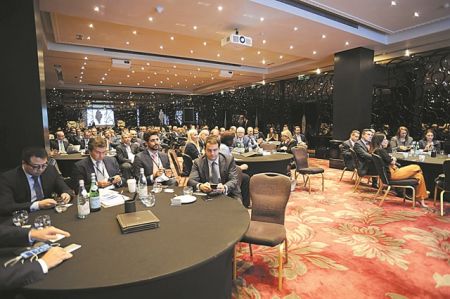 Πιο φθηνά από τους δανειστές μάς δανείζουν οι επενδυτές