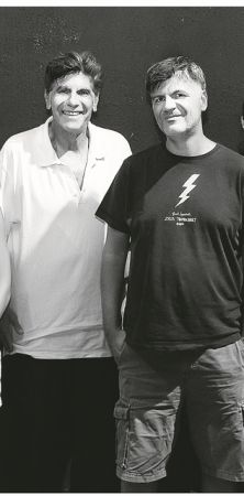 Συνένοχοι στη φάρσα