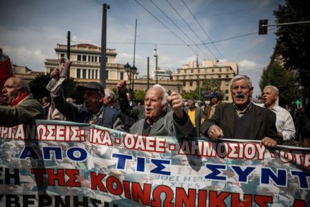 Συγκέντρωση διαμαρτυρίας συνταξιούχων το πρωί στην πλατεία Κοτζιά