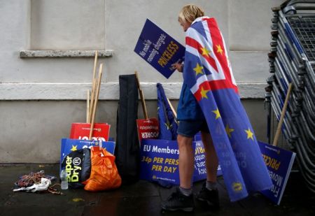 Brexit : Σχέδιο αποπομπής Τζόνσον επεξεργάζεται η βασίλισσα Ελισάβετ