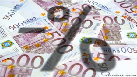 «Παράνομα» τα αρνητικά επιτόκια της ΕΚΤ