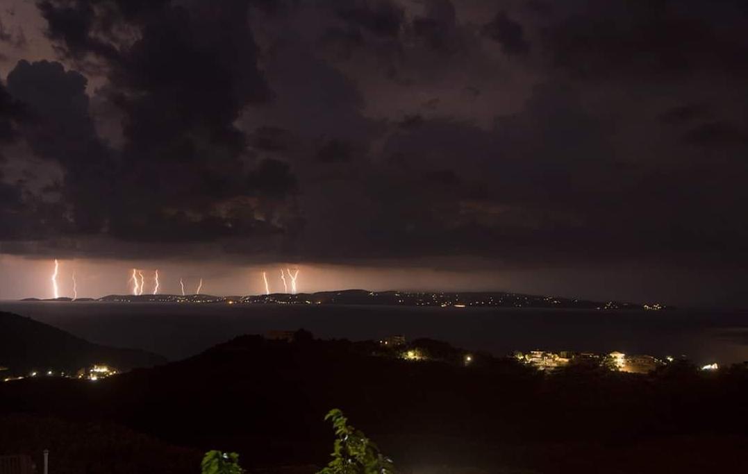 Αγριεύει ο καιρός : Πού θα «χτυπήσουν» τα έντονα καιρικά φαινόμενα