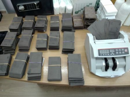 Εργαστήριο παραχάραξης χαρτονομισμάτων εντόπισαν οι Αρχές