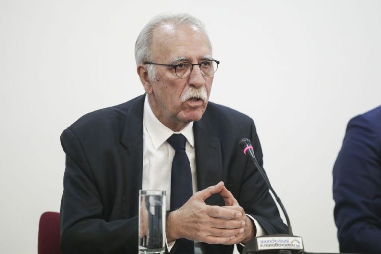 Τι απαντά ο Βίτσας στις επικρίσεις για το περιστατικό με τον Π. Τατσόπουλο