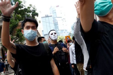 Χονγκ Κονγκ : Την απαγόρευση μάσκας σε διαδηλώσεις επαναφέρει παλιός νόμος