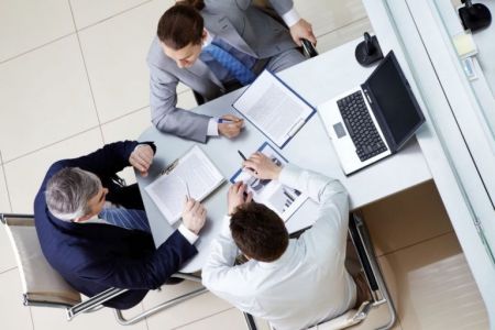 Βρούτσης : 2.500 νέες θέσεις εργασίας τον Σεπτέμβριο – Στόχος οι συμβάσεις πλήρους απασχόλησης