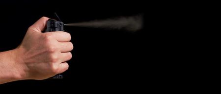 Λάρισα : Την έβρισε και της έριξε σπρέι πιπεριού