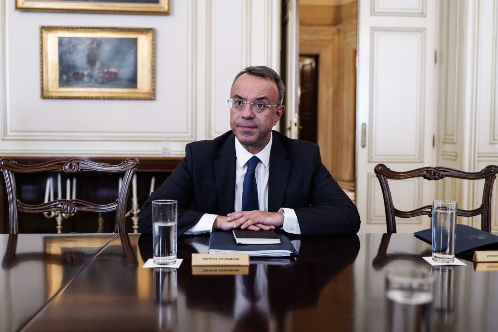 Ελαφρύνσεις φόρων και αντίμετρα στον νέο προϋπολογισμό