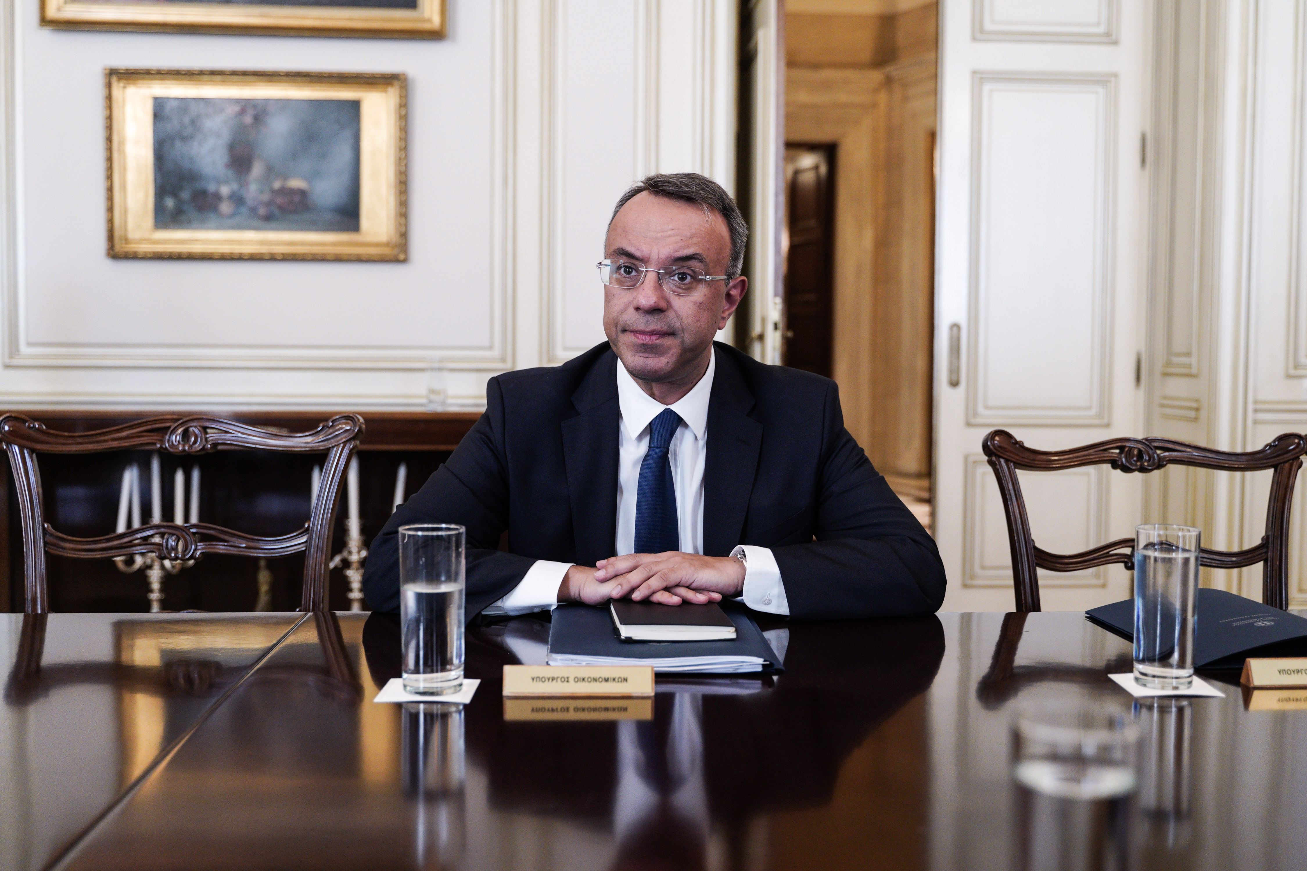 Ελαφρύνσεις φόρων και αντίμετρα στον νέο προϋπολογισμό