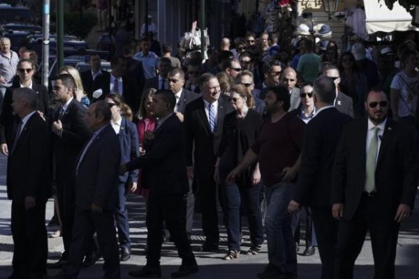 Η βόλτα του ζεύγους Πομπέο «γέμισε» με πράκτορες την Αθήνα