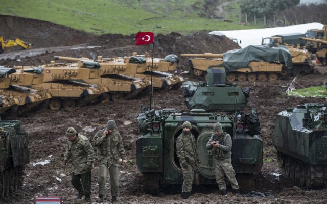 Τουρκία : Μετακίνηση στρατιωτών και αρμάτων στα σύνορα με τη Συρία