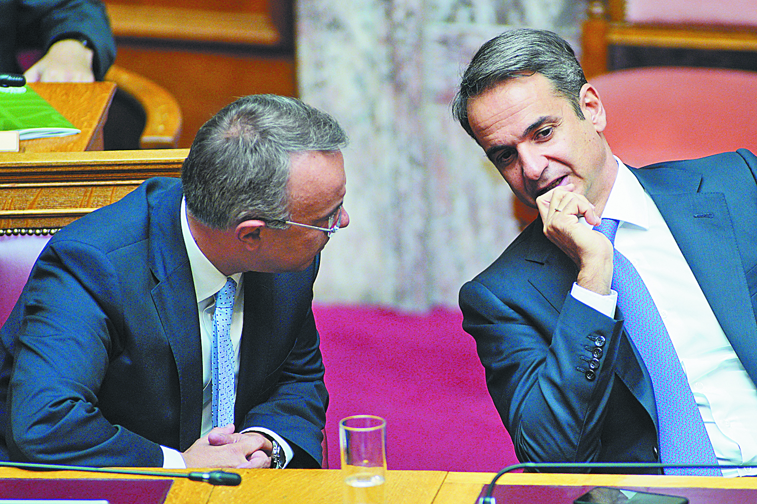 Ελαφρύνσεις φόρων και αντίμετρα στον νέο προϋπολογισμό