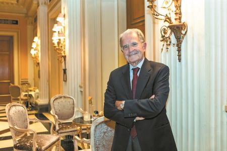 Ρομάνο Πρόντι : «Η δημοκρατία έχει απέναντι μια περίεργη μόδα, την “επιθυμία για αυταρχισμό”»