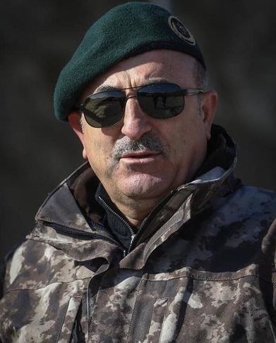 Τσαβούσογλου: Είμαι φίνο φανταράκι – Δίνει το σύνθημα για τη Συρία