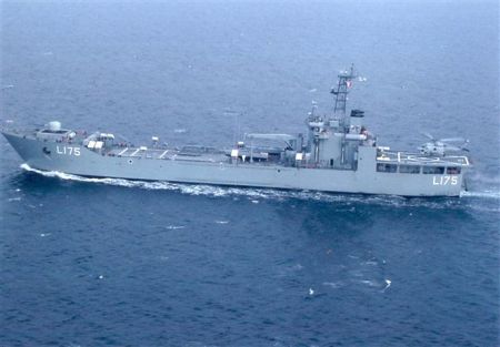 Αρματαγωγό «ΙΚΑΡΙΑ»: Με 389 πρόσφυγες για Ελευσίνα