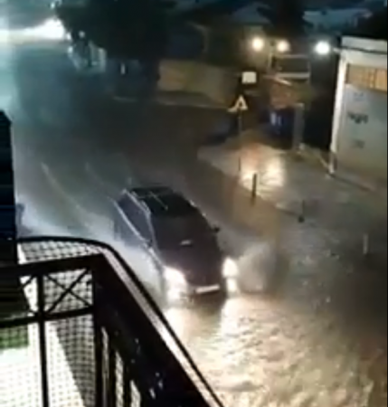 Άνδρος και  Σύρος στο «μάτι» της κακοκαιρίας  – Χείμαρροι οι δρόμοι