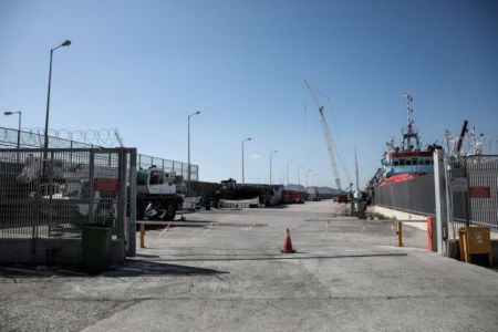 Δραπετσώνα : Νεκροί μάνα και γιος που έπεσαν με το Ι.Χ. στο νέο μώλο