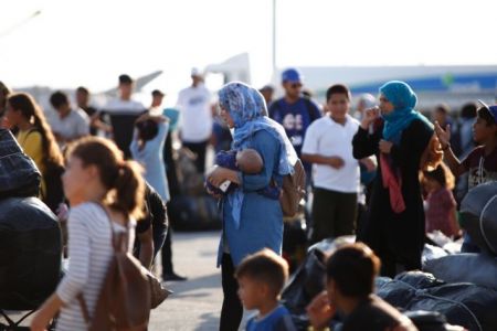Στο λιμάνι της Ελευσίνας 389 πρόσφυγες από τη Σύμη