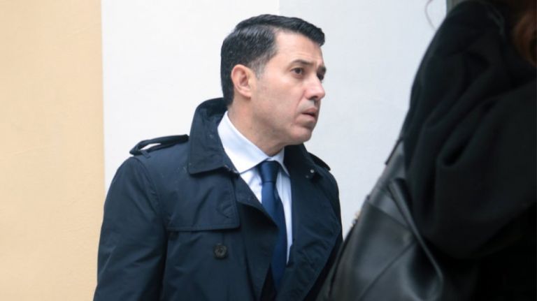 Novartis : Δέχτηκα πιέσεις για να ενοχοποιήσω πολιτικά πρόσωπα, λέει ο Μανιαδάκης