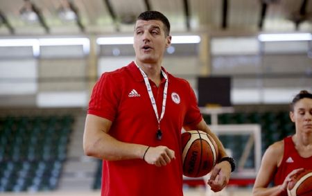 Παντελάκης : «Το αήττητο στις εγχώριες διοργανώσεις στόχος του Ολυμπιακού»