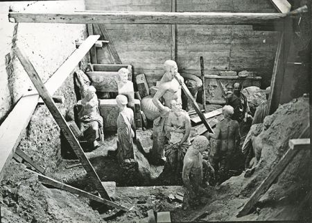 Εκρυψαν τα αρχαία για να τα σώσουν