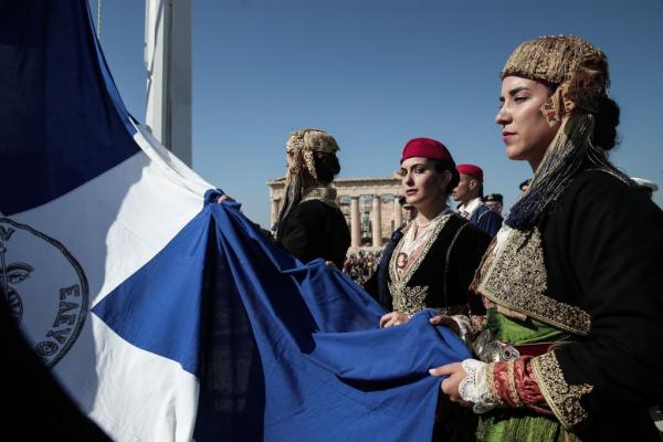Ακρόπολη : Επαρση της σημαίας για τα 75 χρόνια από την απελευθέρωση της Αθήνας