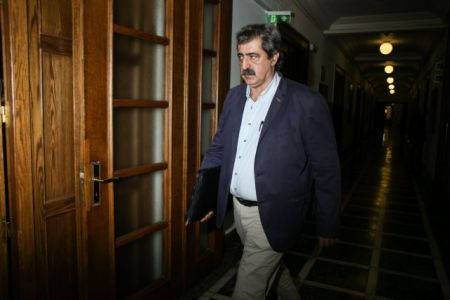 Πολάκης: Θυμήθηκε τον Εμφύλιο για το θέμα των σημαιοφόρων