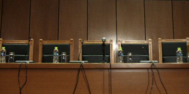 Εισαγγελείς: Διαφωνούν με την κατ’ έγκληση δίωξη κακουργηματικής απιστίας