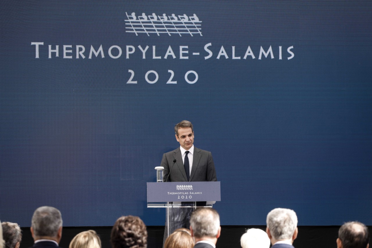 Είμαστε λίγοι για να είμαστε διχασμένοι