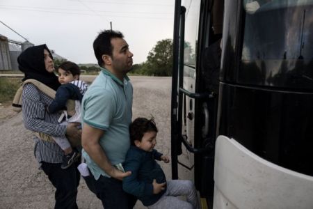 Κομισιόν: Ανάγκη επείγουσας δράσης στα νησιά για το προσφυγικό