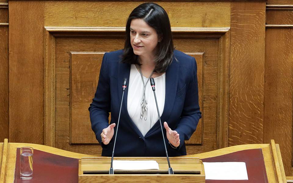 Κόντρα Φίλη – Κεραμέως για τους σημαιοφόρους