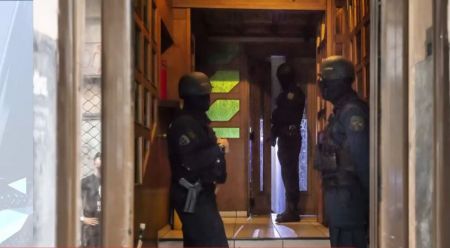 Διπλή επιχείρηση εκκένωσης υπό κατάληψη κτηρίων στα Εξάρχεια