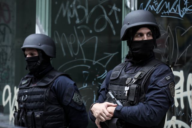 Εξάρχεια: Εφοδος της Δίωξης Ναρκωτικών σε διαμέρισμα