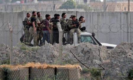 Τούρκοι εισβάλλουν με το έτσι θέλω σε σπίτια