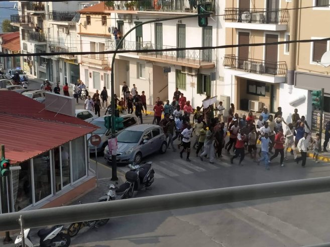 Σάμος : Οι πρόσφυγες ζητούν να φύγουν