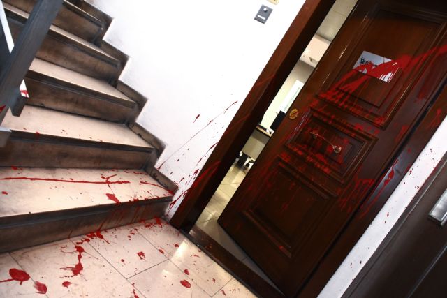 Παρέμβαση «Ρουβίκωνα» στο γραφείο του Κικίλια