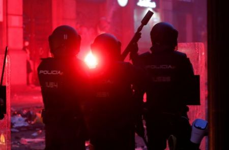 Βαρκελώνη : Βίαιες συγκρούσεις –  Αναπτύσσεται η πολιτοφυλακή στα περίχωρα