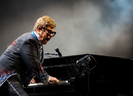 Έλτον Τζον : Βοήθησε σταρ να κόψουν τα ναρκωτικά