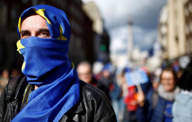 Brexit : Χιλιάδες διαδηλωτές ζητούν δημοψήφισμα