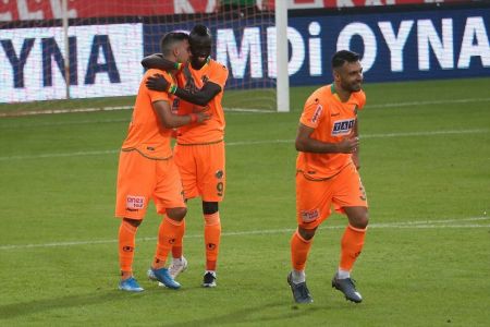 Γκολ και ασίστ ο Μπακασέτας, στην κορυφή η «ελληνική» Αλάνιασπορ