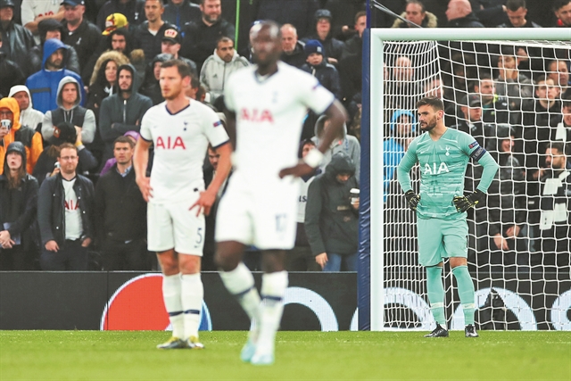 «Διαβολοβδομάδα» για Τότεναμ, Κουρτουά