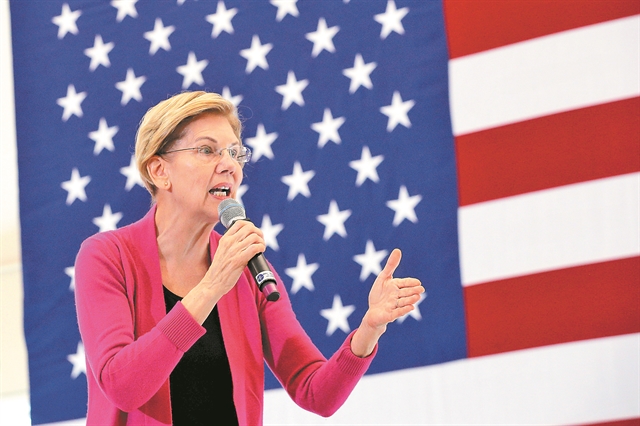 Η γερουσιαστής που έχει τρομοκρατήσει τη Wall Street