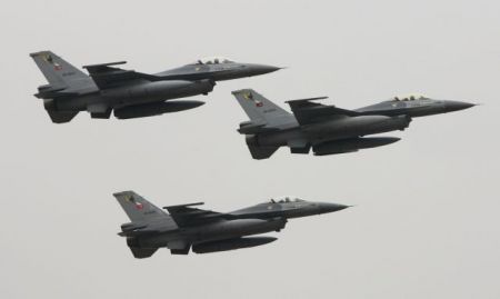 Αιγαίο: Παραβιάσεις από τέσσερις σχηματισμούς τουρκικών F-16