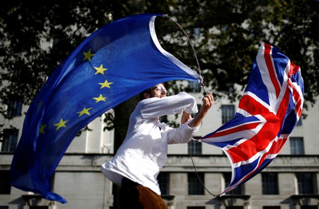 Brexit : Στις Βρυξέλλες το «μπαλάκι» για την αναβολή – Πόσο θα διαρκέσει;