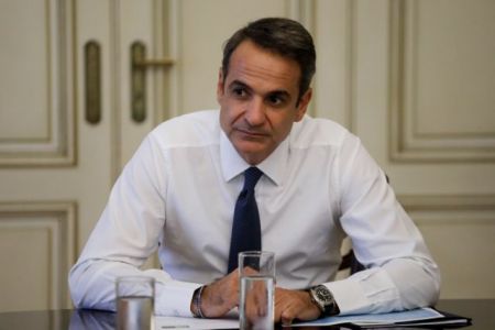 Συνάντηση Μητσοτάκη με τραπεζίτες για ρευστότητα και χρεώσεις στους πελάτες