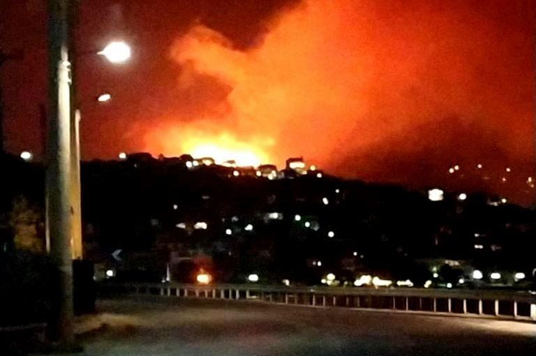 Πόρτο Ράφτη : Υπό μερικό έλεγχο η πυρκαγιά – Εκκενώθηκαν σπίτια