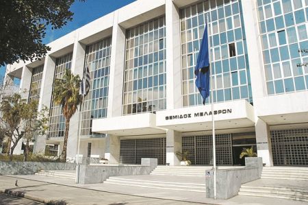 Υπόθεση Novartis : Ο Μιχάλης Καλογήρου καταθέτει για τους δικονομικούς χειρισμούς της έρευνας